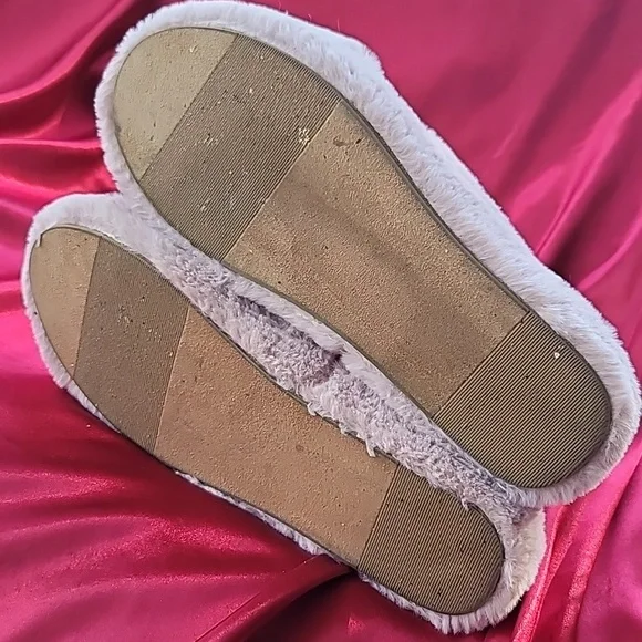 BCBGeneration Soffi Fur Slippers in BLUSH (pink). SZ 10 - Picture 4 of 4